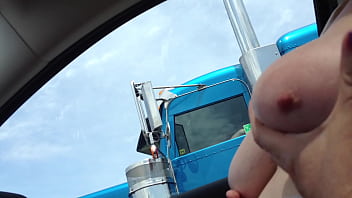 Aussiefox Gives The Girls A Play