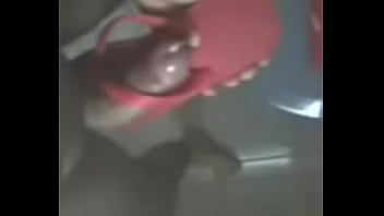 Amigo Gozando Nas Havaianas Da Vizinha