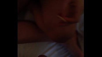 Loirinha Colocando A Camisinha