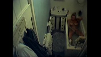 Masturbación En Bañera/ Espía / Spy