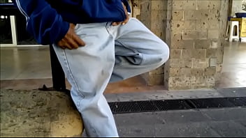 Señor Chacal Sobandose El Paquete