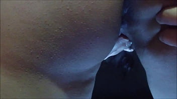 Me Masturbo Mi Concha Mojada Porque Estoy Muy Caliente