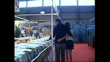 Couple Amateur Au Salon érotique