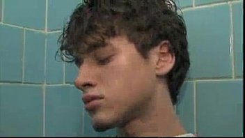 Novinhos Fazendo Pegação No Banheiro