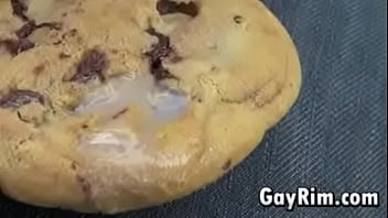 Boymasturbatesandsquirtscumonbiscuitcake