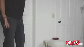 Pai Flagra Filha Fazendo Um Striptease Na Webcam