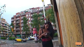 Se La Follan Por Unos Zapatos