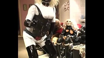 Roxina2007fetishladyinwhite040307xl