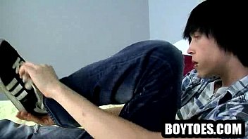 Horny Hunk Licking And Sucking On His Nice Toes