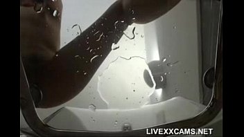 She Squats And Squirts