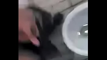 Pauzudo Gozando No Banheiro Do Trabalho