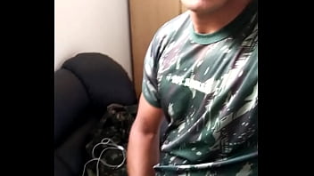 Militar Avntureiro No Trabalho