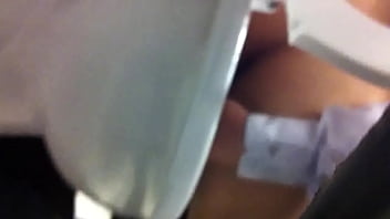 Espiando A Modelo En El Baño