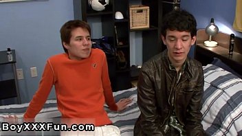 ⁣Gay Sex Leon Cums While Getting His Donk Pummeled Hard! He Later Gets