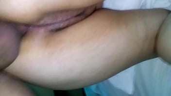 Branquinha Bunduda Se Exibindo Dando Um Pouquinho De C_.só Um Aperitivo.