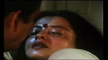 Hot Romantic Scene Of Rekha
