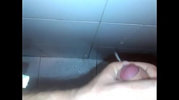 Masturbándome En El Baño Del Trabajo - masturbate, paja, polla, verga, soloboy, picha, monda, arrecho - Video 6006249