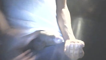 Hombre Dispuesto A Todo Masturbandose Rico