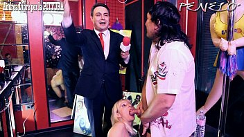 Pittore Che Dipinge Con Il Cazzo Presentato Da Andrea Diprè