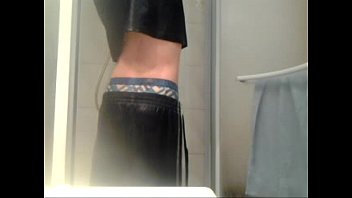 Clothes Getting Wet - Giovanni Glibs